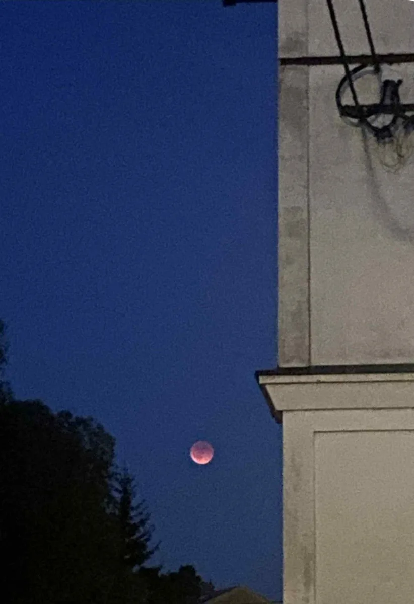 FOTO: Výjimečná událost. Zatmění měsíce v noci na dnešek fotili i lidé na Vysočině