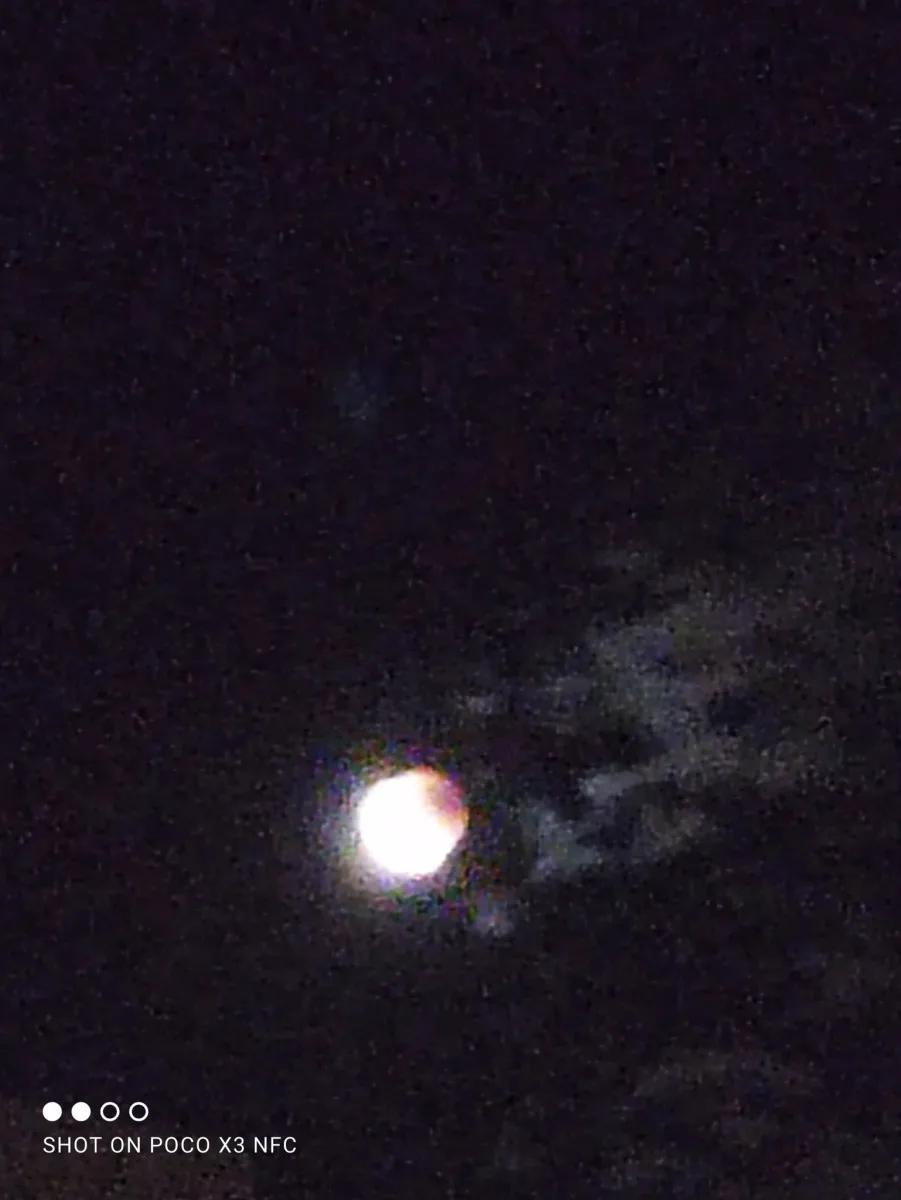 FOTO: Výjimečná událost. Zatmění měsíce v noci na dnešek fotili i lidé na Vysočině