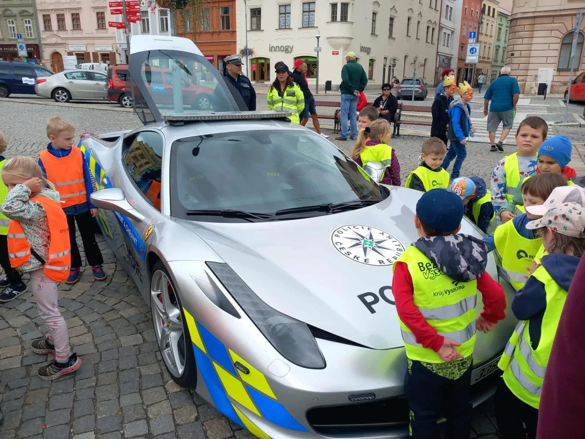 Policie se v Jihlavě ukázala malým i velkým. Velký zájem vzbudilo Ferrari