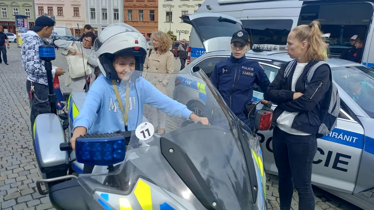 FOTO: Policie se v Jihlavě ukázala malým i velkým. Velký zájem vzbudilo Ferrari