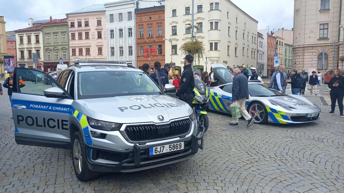 FOTO: Policie se v Jihlavě ukázala malým i velkým. Velký zájem vzbudilo Ferrari