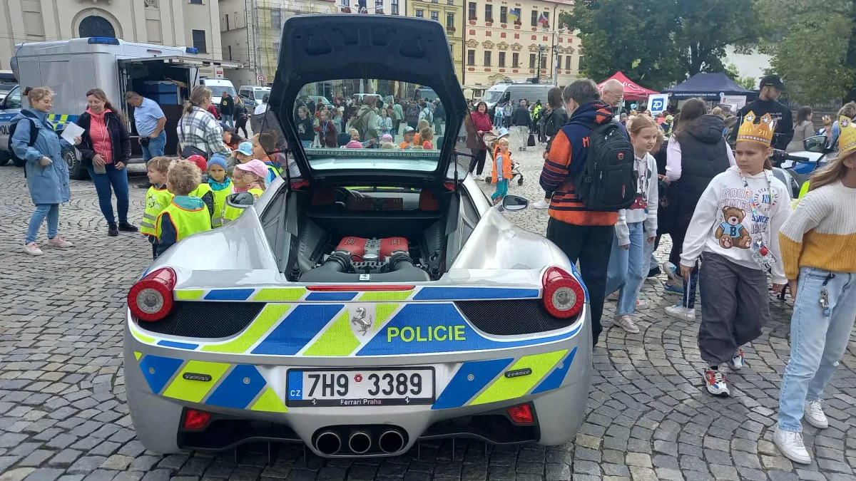 FOTO: Policie se v Jihlavě ukázala malým i velkým. Velký zájem vzbudilo Ferrari