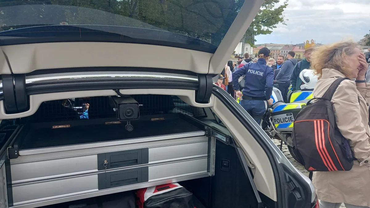 FOTO: Policie se v Jihlavě ukázala malým i velkým. Velký zájem vzbudilo Ferrari