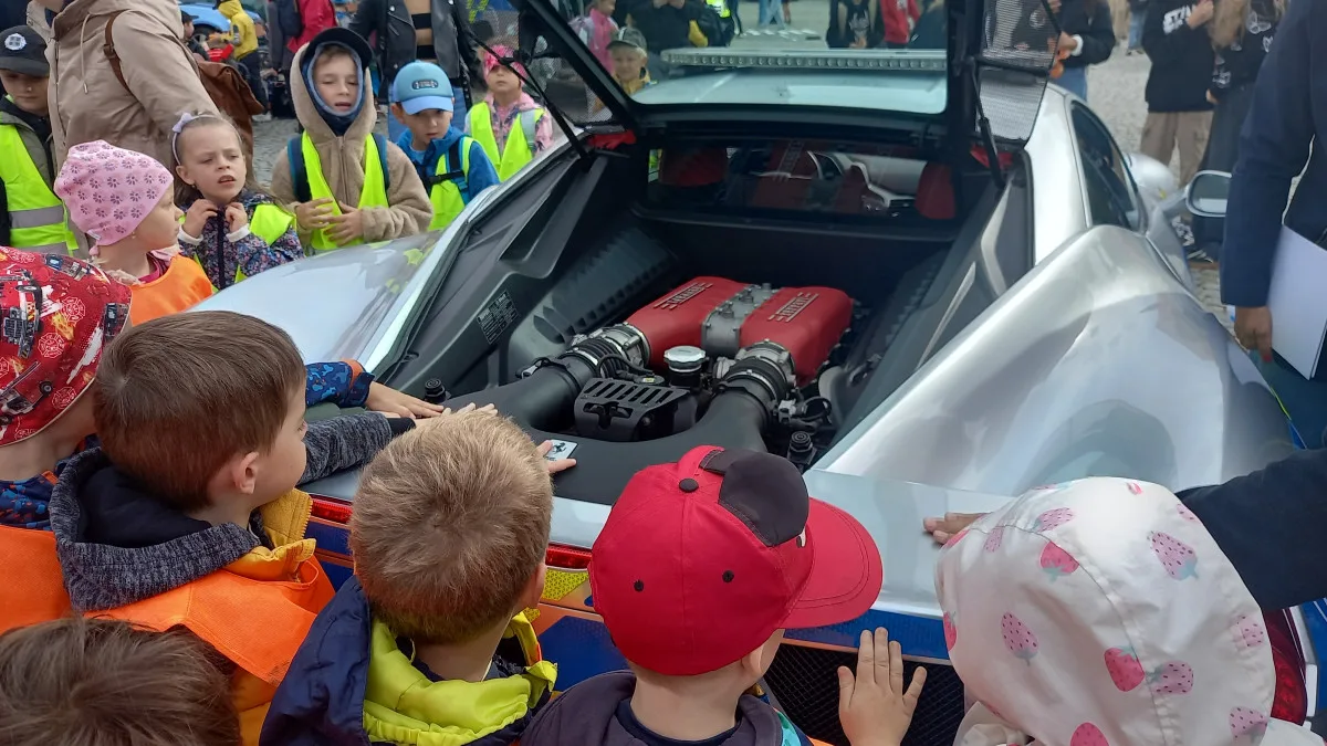 FOTO: Policie se v Jihlavě ukázala malým i velkým. Velký zájem vzbudilo Ferrari