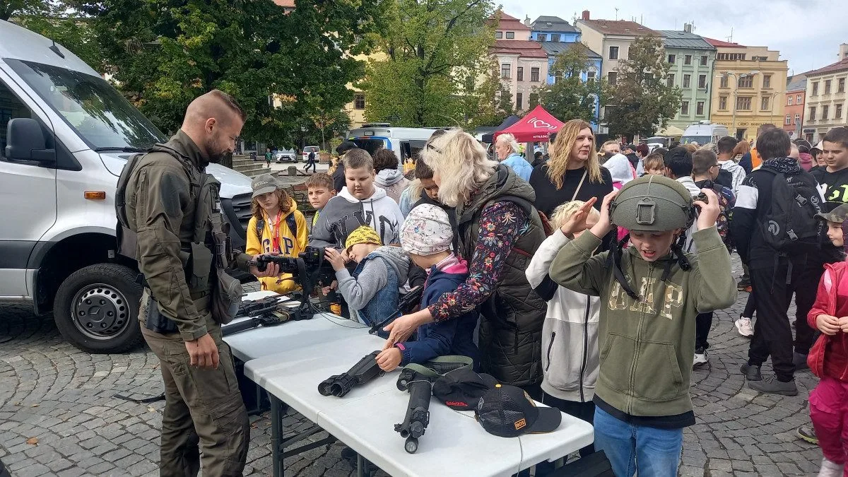 FOTO: Policie se v Jihlavě ukázala malým i velkým. Velký zájem vzbudilo Ferrari