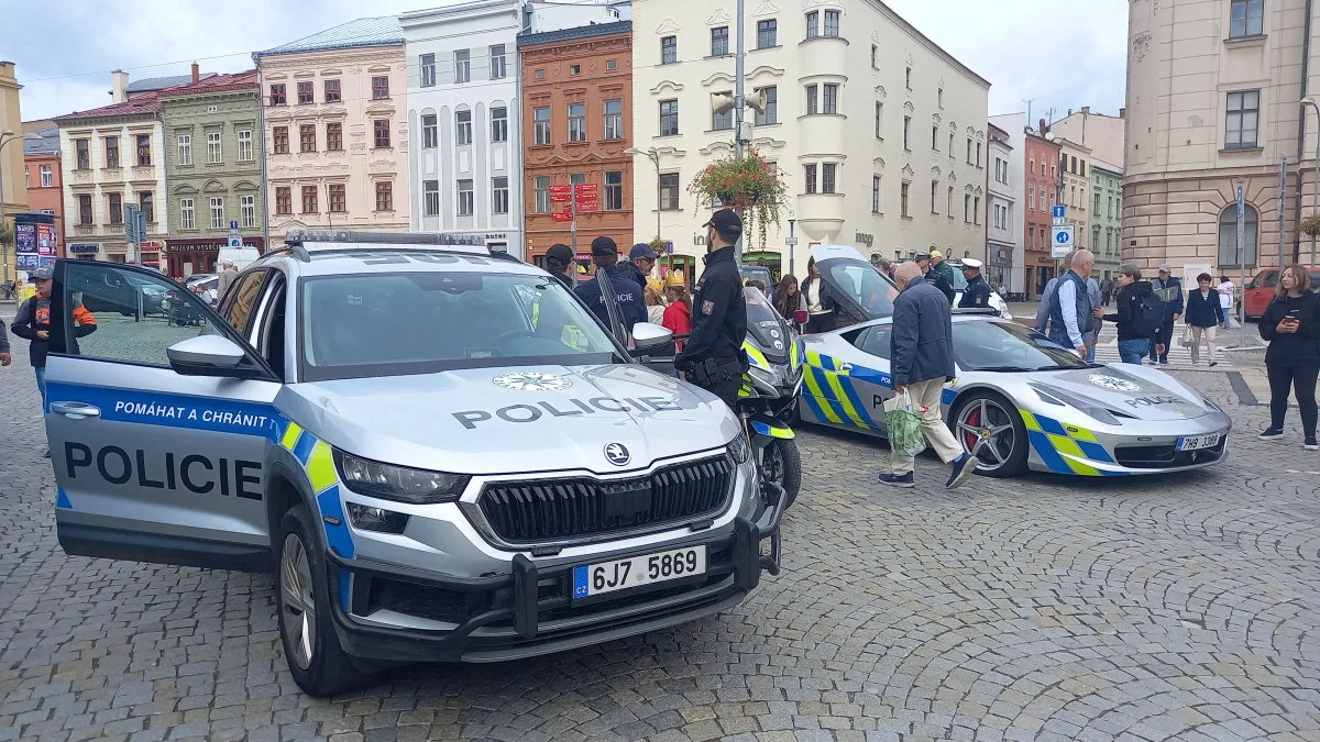 FOTO: Policie se v Jihlavě ukázala malým i velkým. Velký zájem vzbudilo Ferrari