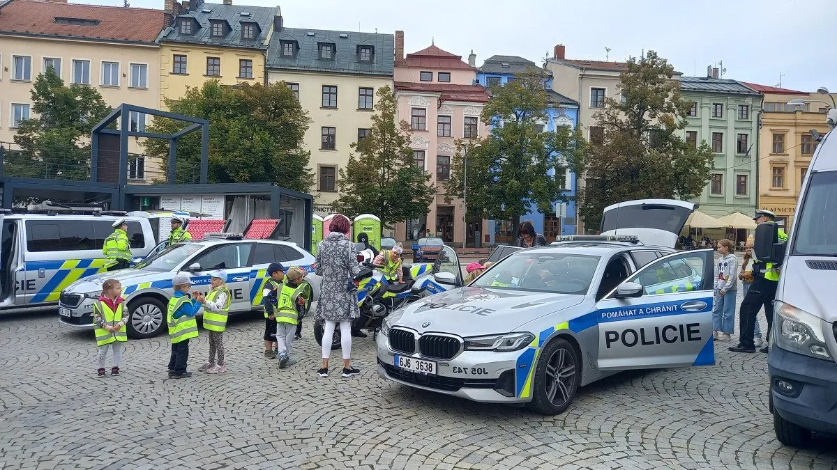 FOTO: Policie se v Jihlavě ukázala malým i velkým. Velký zájem vzbudilo Ferrari