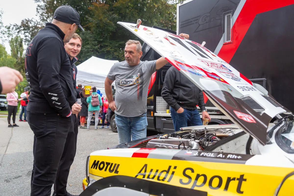 FOTO: Auta v hlavní roli. Motorsvět v Havlíčkově Brodě přilákal tisíce návštěvníků