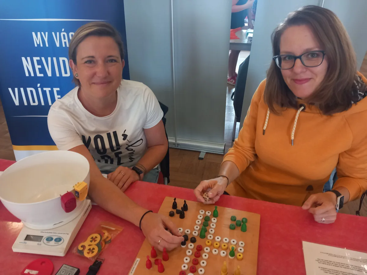 Lucie Špinarová (vlevo) a Hana Cabajová z TyfloCentra Jihlava.