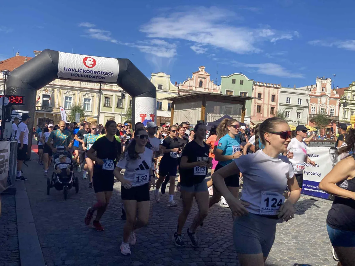 FOTO: Havlíčkobrodským náměstí proběhly stovky lidí, Diana Mezuliáníková byla pátá