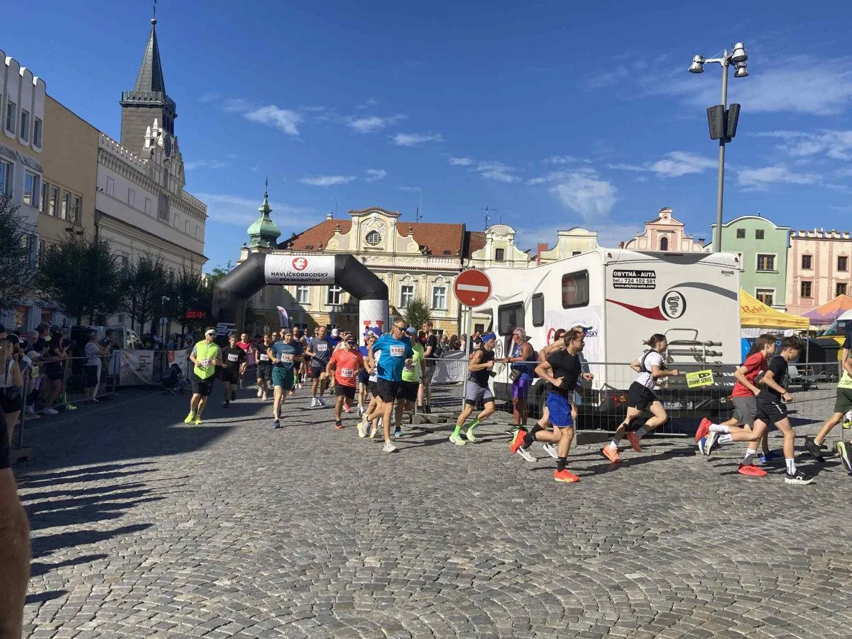 FOTO: Havlíčkobrodským náměstí proběhly stovky lidí, Diana Mezuliáníková byla pátá