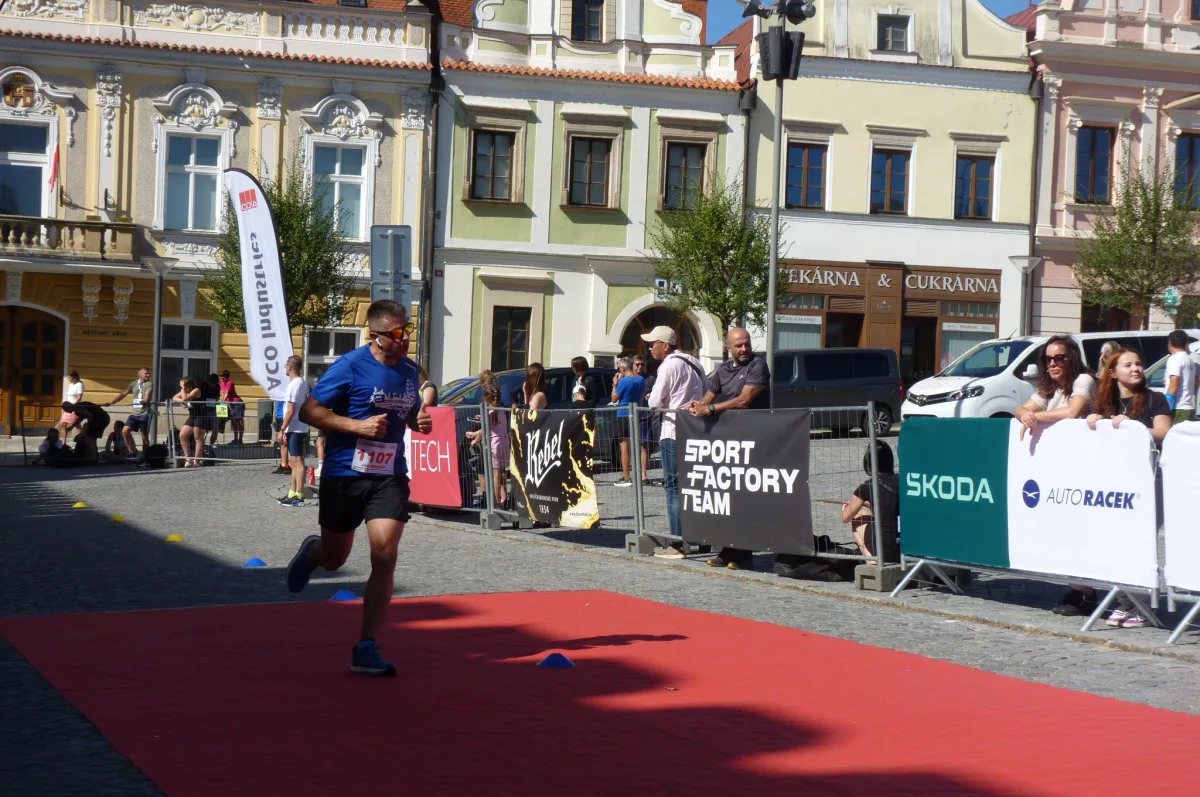FOTO: Havlíčkobrodským náměstí proběhly stovky lidí, Diana Mezuliáníková byla pátá