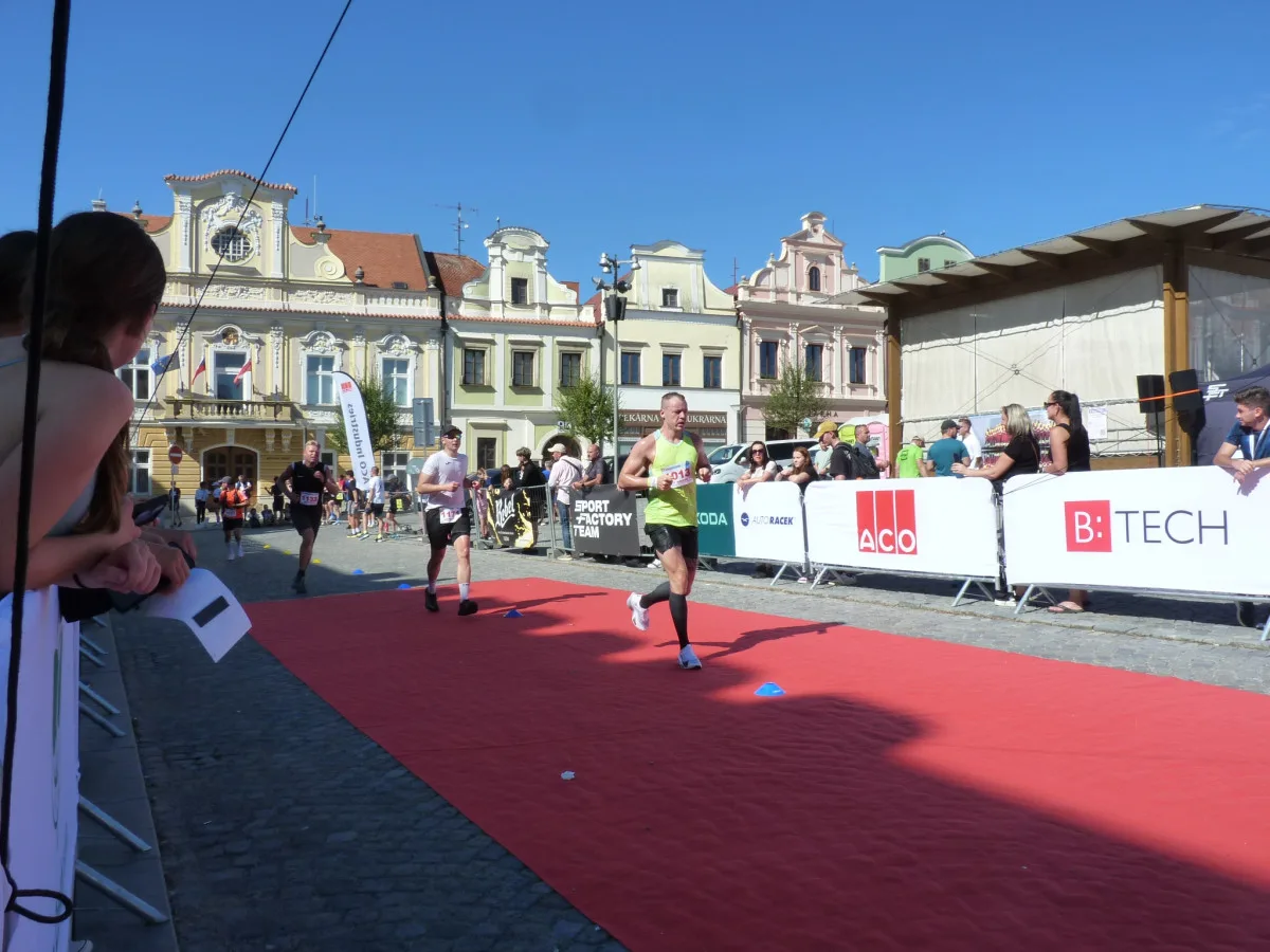 FOTO: Havlíčkobrodským náměstí proběhly stovky lidí, Diana Mezuliáníková byla pátá