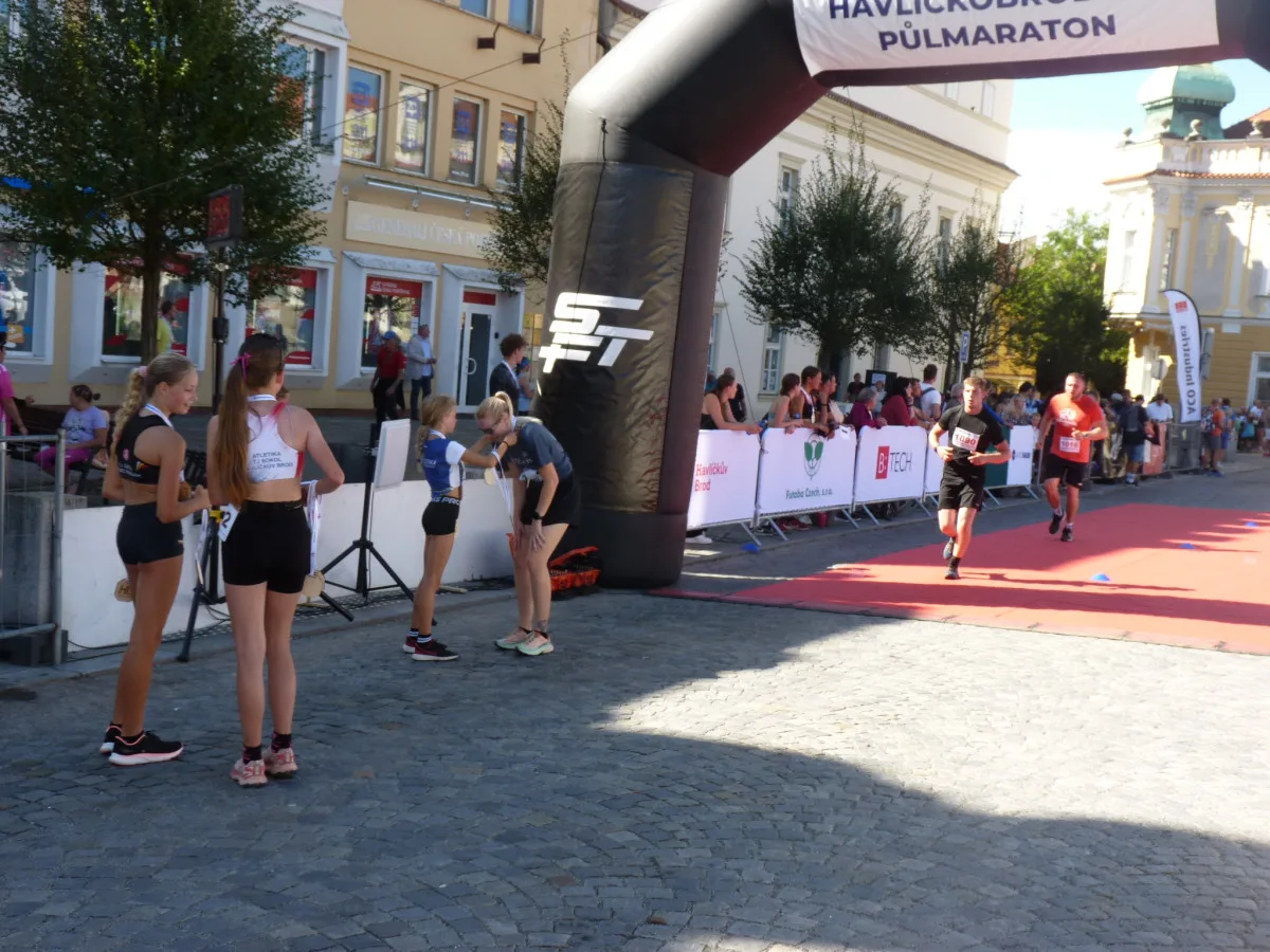 FOTO: Havlíčkobrodským náměstí proběhly stovky lidí, Diana Mezuliáníková byla pátá