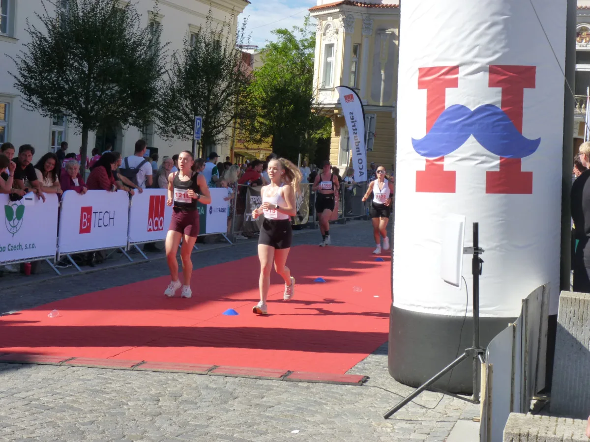 FOTO: Havlíčkobrodským náměstí proběhly stovky lidí, Diana Mezuliáníková byla pátá