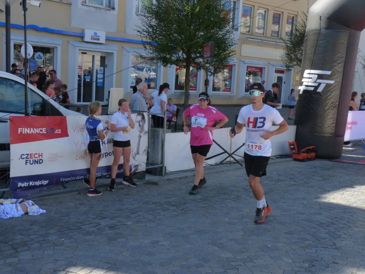 FOTO: Havlíčkobrodským náměstí proběhly stovky lidí, Diana Mezuliáníková byla pátá