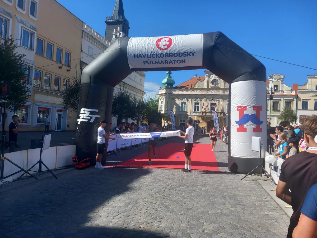 FOTO: Havlíčkobrodským náměstí proběhly stovky lidí, Diana Mezuliáníková byla pátá