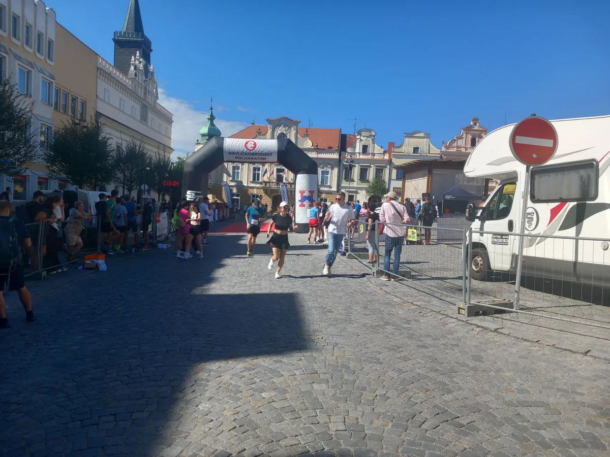 FOTO: Havlíčkobrodským náměstí proběhly stovky lidí, Diana Mezuliáníková byla pátá