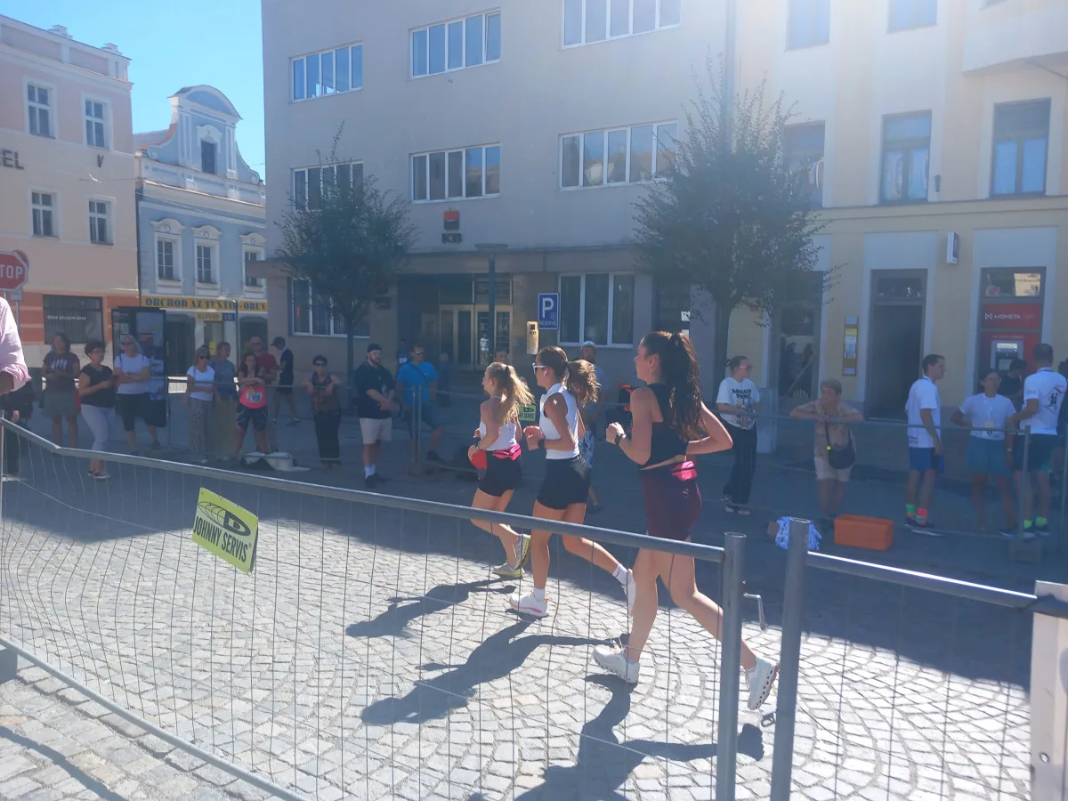 FOTO: Havlíčkobrodským náměstí proběhly stovky lidí, Diana Mezuliáníková byla pátá