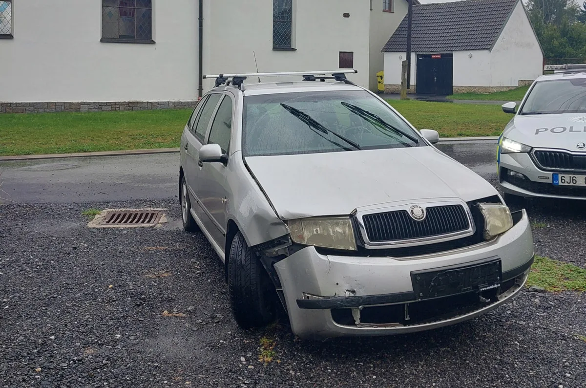 Řidič na křižovatce naboural tři auta a ujel. Auto stálo odemčené v Třeštici. Foto: Se svolením Policie ČR