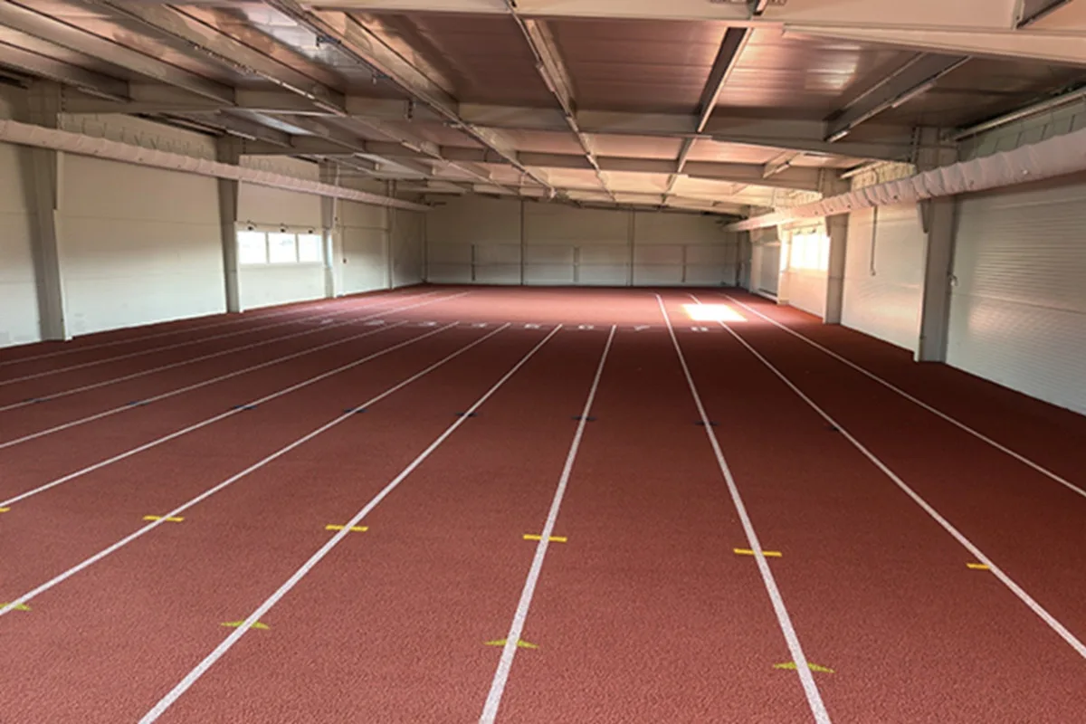 Třebíč slavnostně otevřela atletický tunel, v Jihlavě něco podobného zatím chybí. Foto: Se svolením TJ Spartak Třebíč