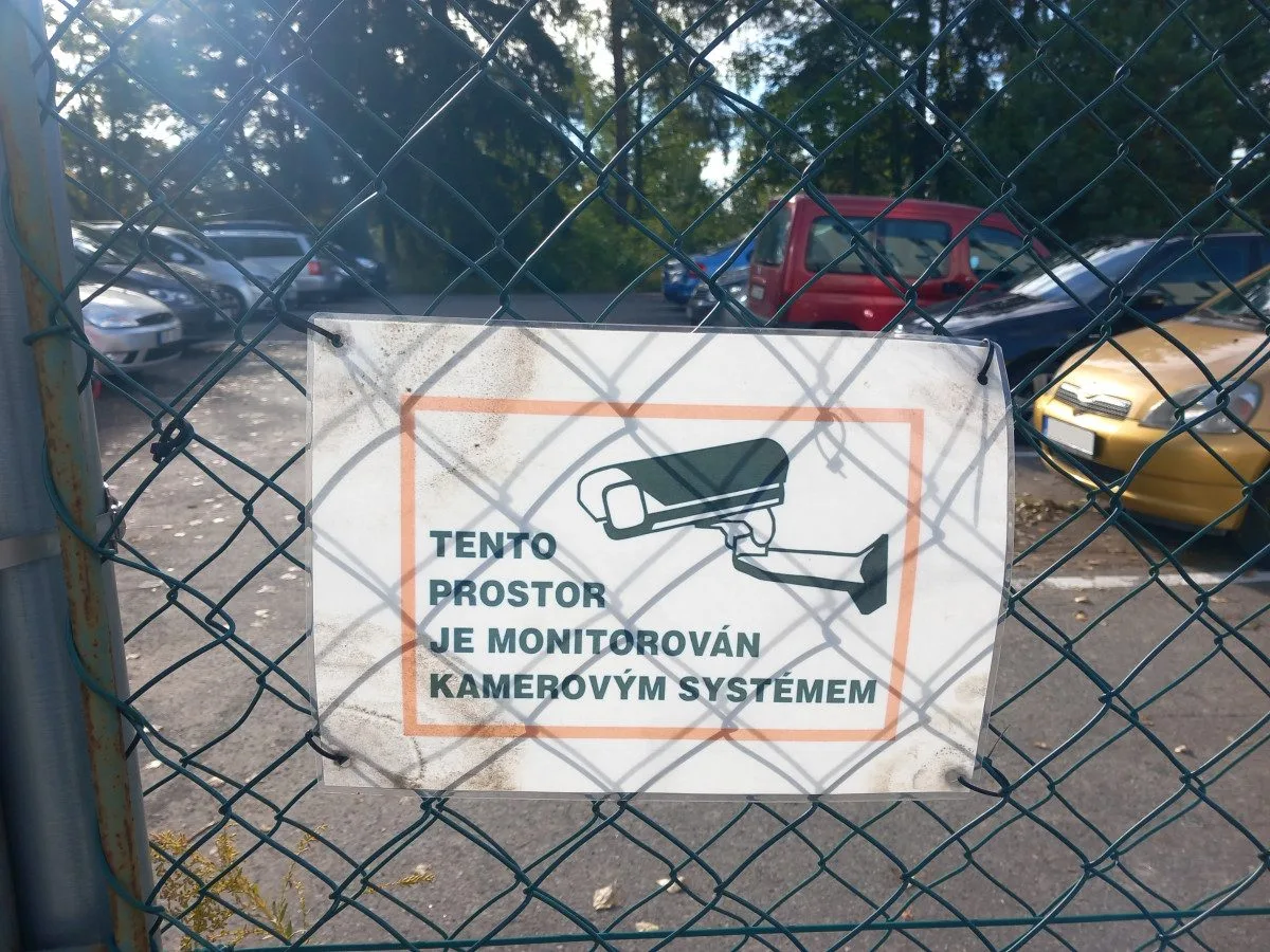 Parkování v Jihlavě XVIII: Parkovitě u krajského úřadu nabízí téměř sto míst zdarma
