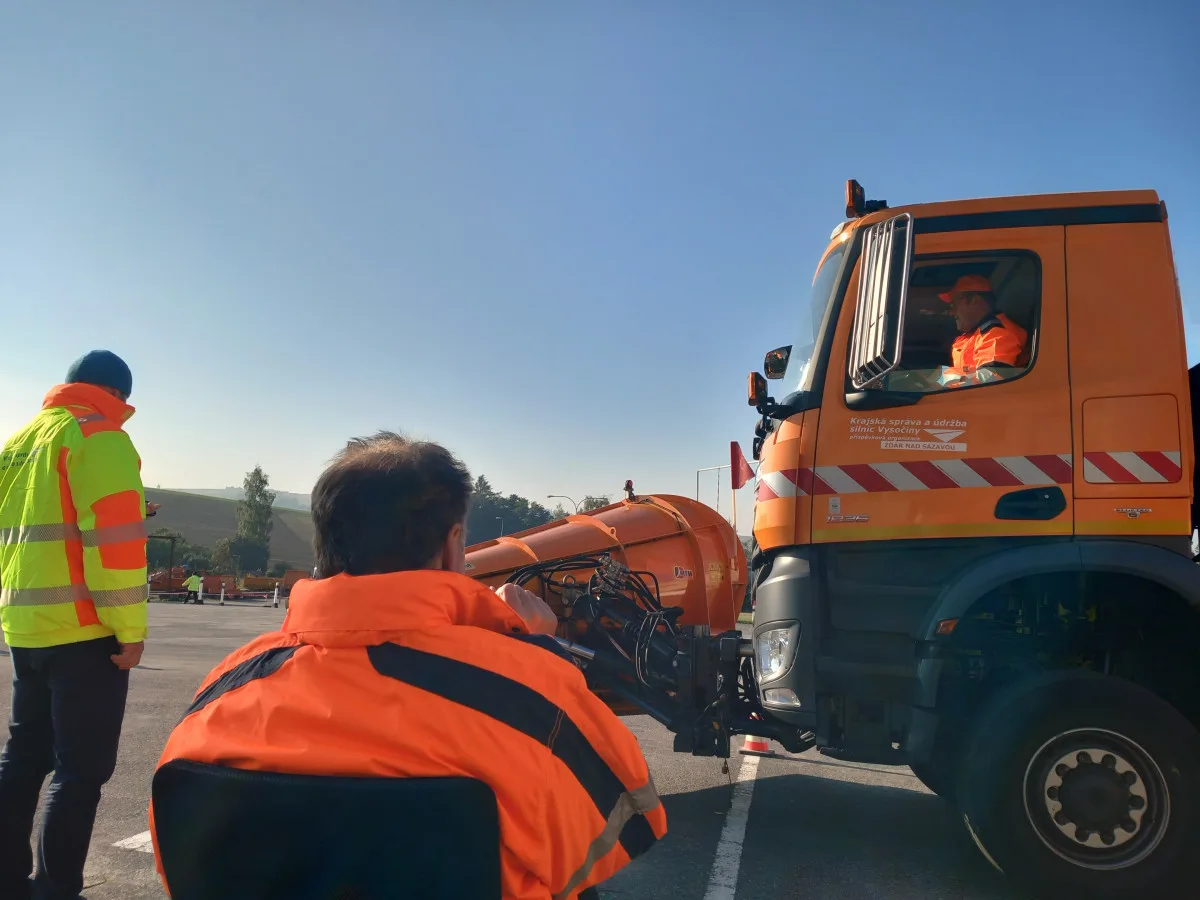 FOTO: Jsme naprosto připraveni, hlásí před začátkem zimy cestáři. Soutěžili v rodeu