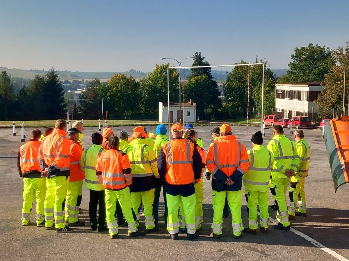 FOTO: Jsme naprosto připraveni, hlásí před začátkem zimy cestáři. Soutěžili v rodeu