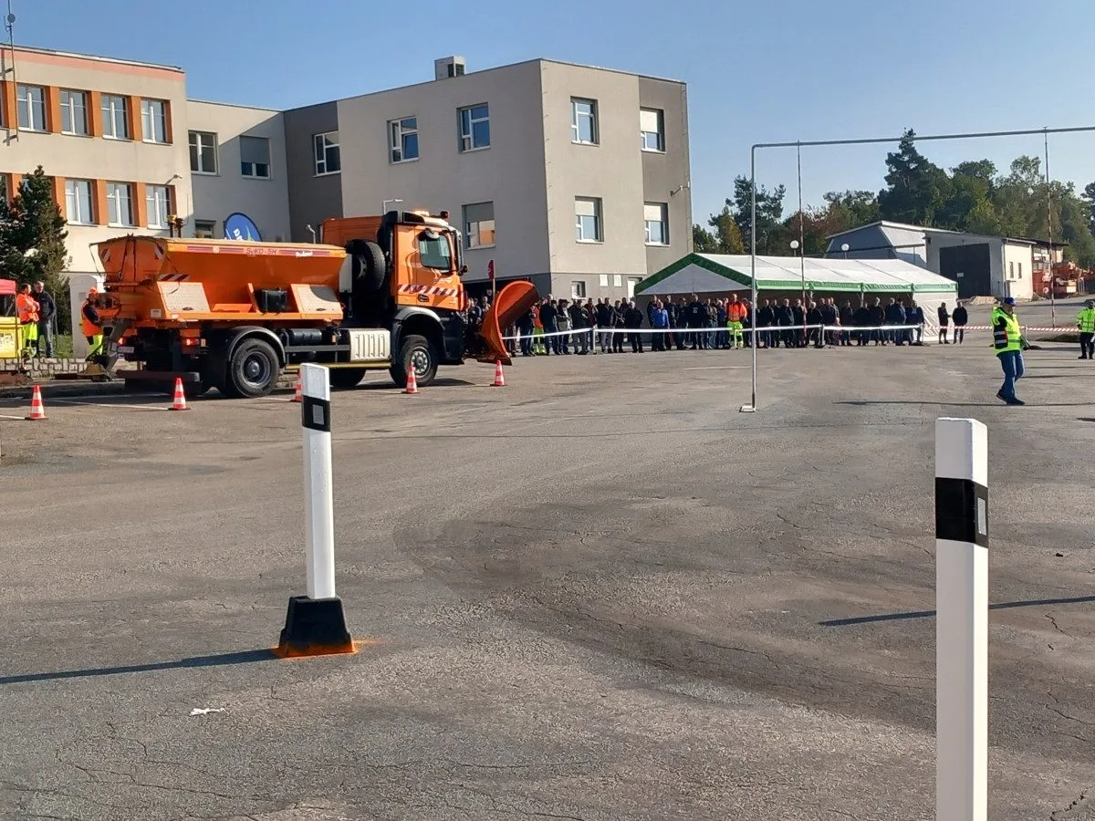 FOTO: Jsme naprosto připraveni, hlásí před začátkem zimy cestáři. Soutěžili v rodeu