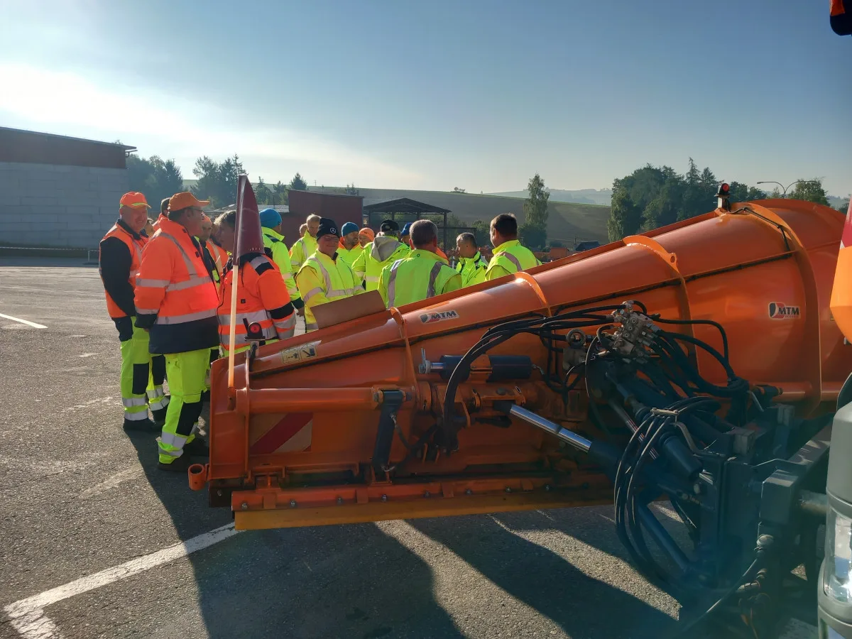 FOTO: Jsme naprosto připraveni, hlásí před začátkem zimy cestáři. Soutěžili v rodeu