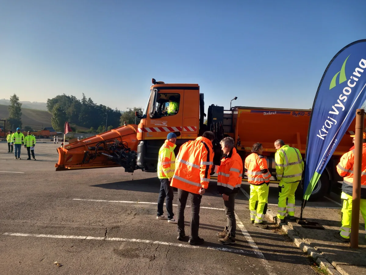 FOTO: Jsme naprosto připraveni, hlásí před začátkem zimy cestáři. Soutěžili v rodeu