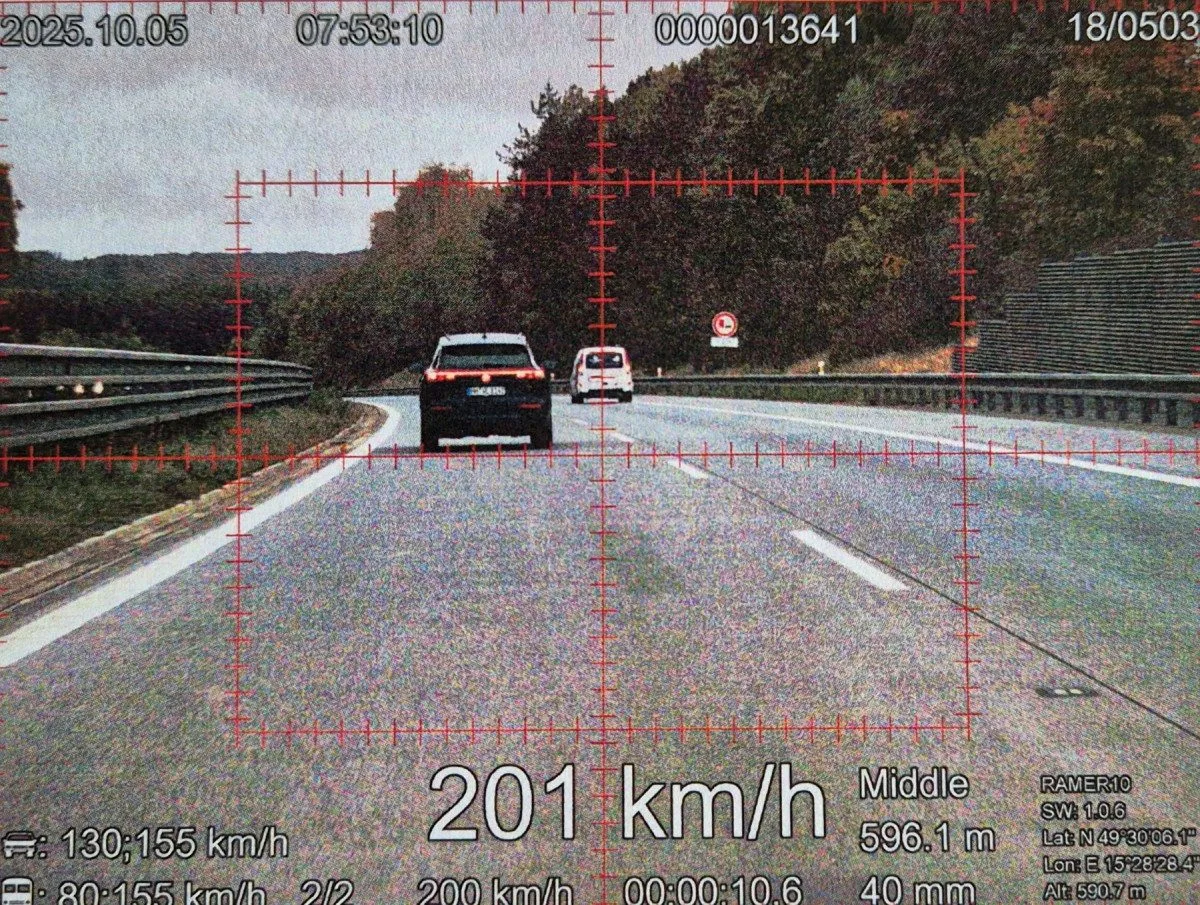 Cizinec uháněl po dálnici D1 rychlostí přes dvě stě kilometrů, přišel o papíry. Foto: Se svolením Policie ČR