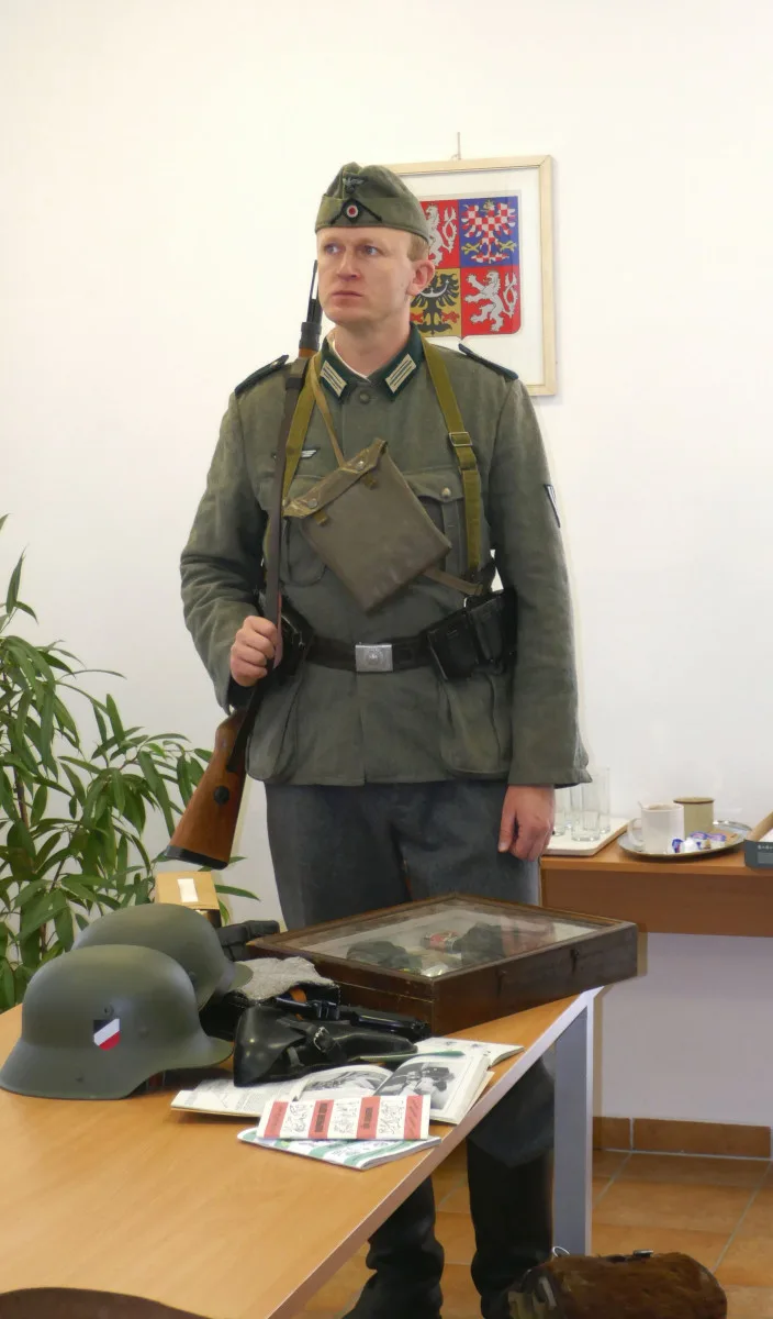 FOTO: V Lukách se vyprávělo o konci první republiky, lidé viděli i dobové uniformy