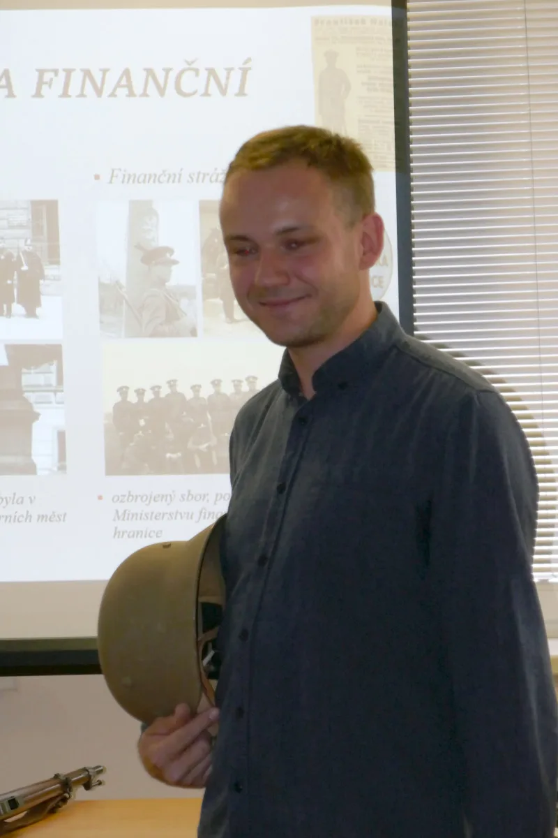 FOTO: V Lukách se vyprávělo o konci první republiky, lidé viděli i dobové uniformy
