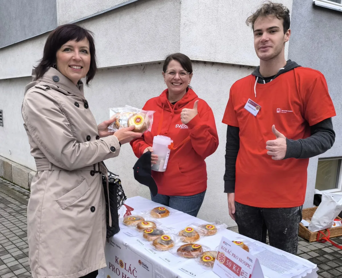 FOTO: Letošní charitativní sbírka Koláč pro hospic byla úspěšná. Nezbyl ani jediný. Foto: Se svolením Oblastní charity Jihlava