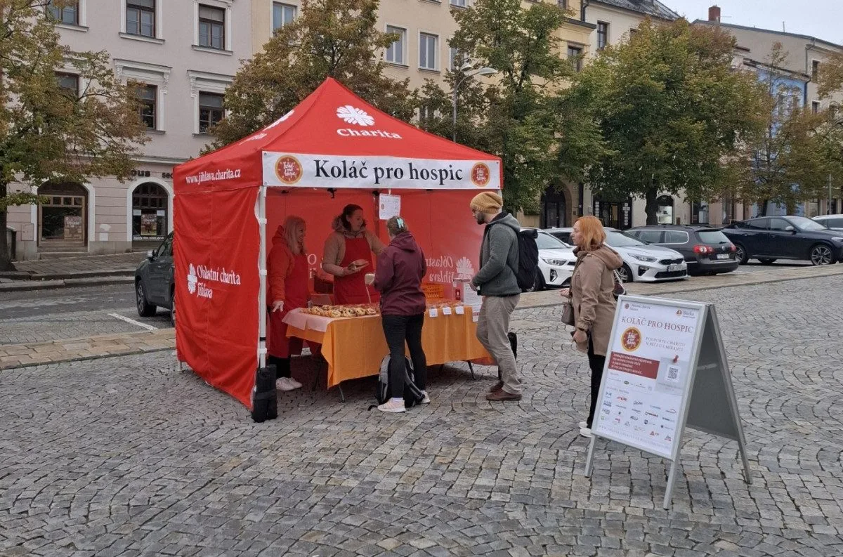 FOTO: Letošní charitativní sbírka Koláč pro hospic byla úspěšná. Nezbyl ani jediný