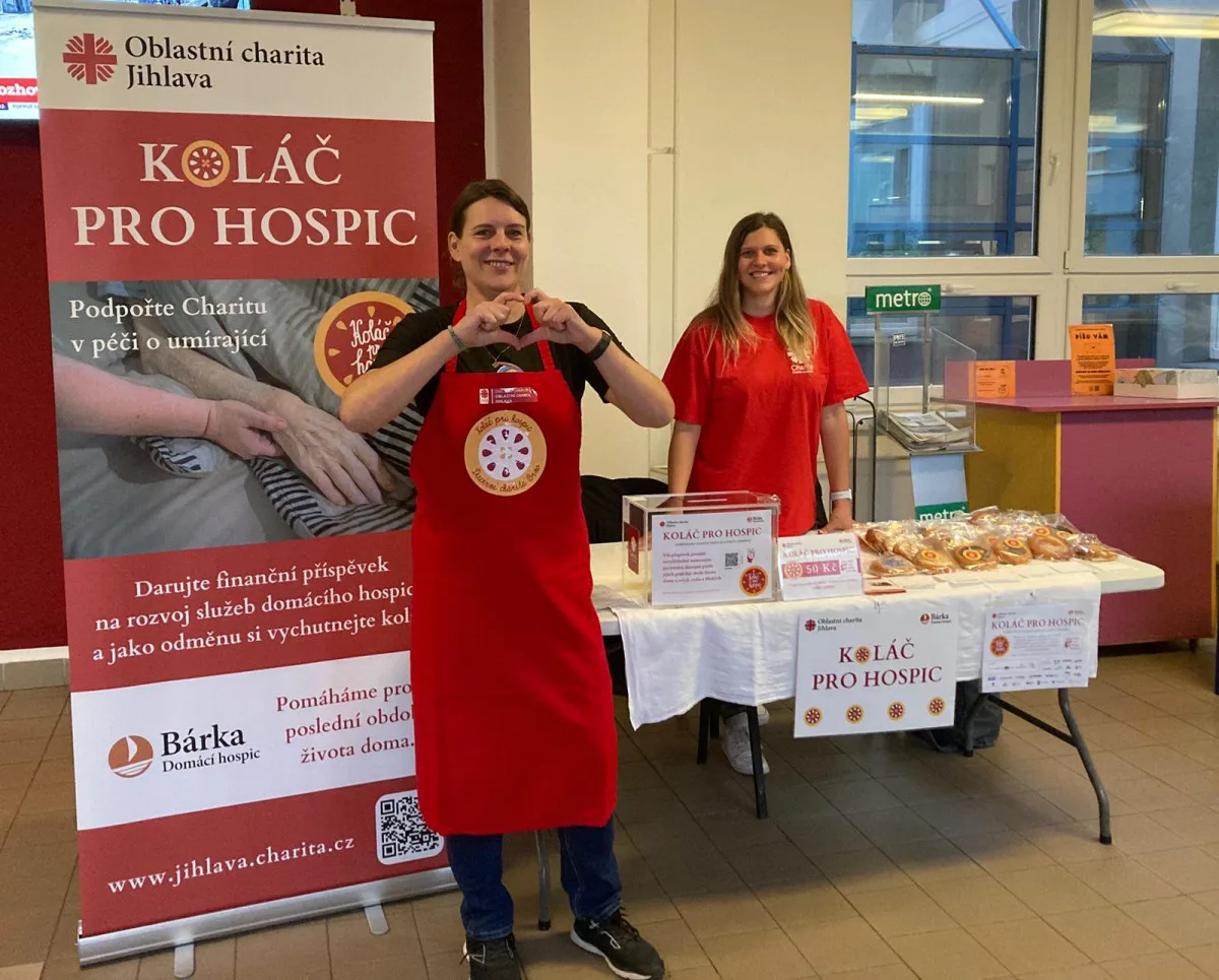 FOTO: Letošní charitativní sbírka Koláč pro hospic byla úspěšná. Nezbyl ani jediný