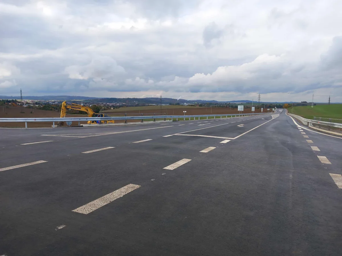 FOTO: Jihovýchodní obchvat Jihlavy se otevírá, řidiči ho mohou využívat v celé délce