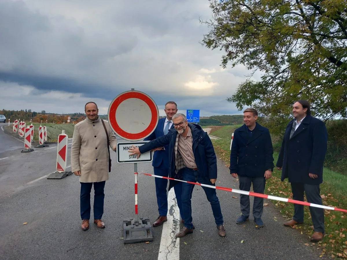 FOTO: Jihovýchodní obchvat Jihlavy se otevírá, řidiči ho mohou využívat v celé délce