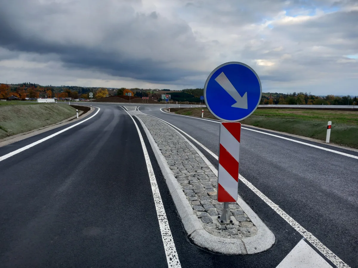 FOTO: Jihovýchodní obchvat Jihlavy se otevírá, řidiči ho mohou využívat v celé délce