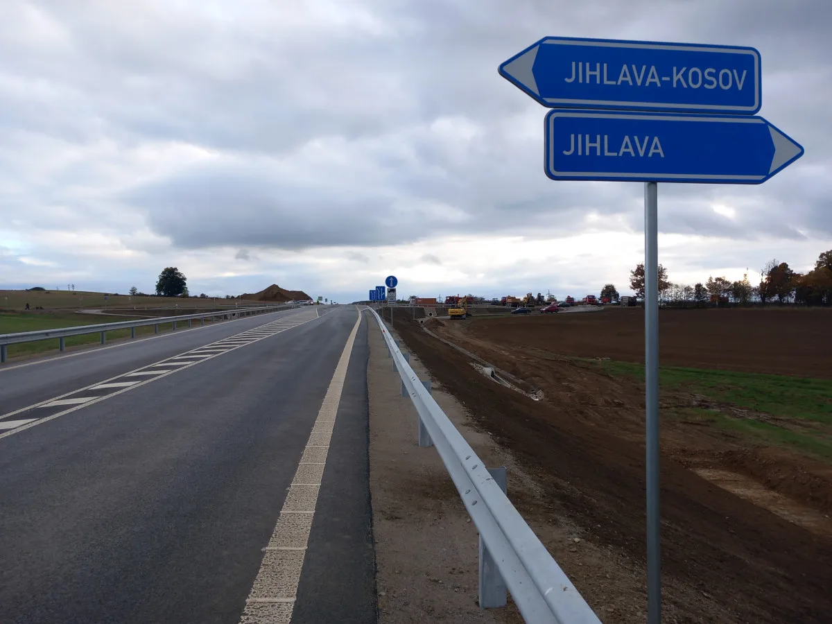FOTO: Jihovýchodní obchvat Jihlavy se otevírá, řidiči ho mohou využívat v celé délce