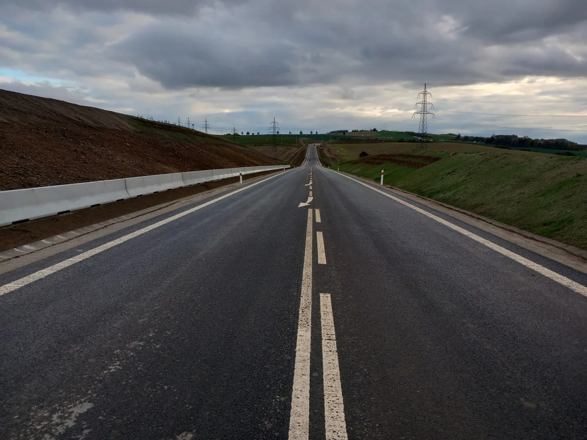 FOTO: Jihovýchodní obchvat Jihlavy se otevírá, řidiči ho mohou využívat v celé délce