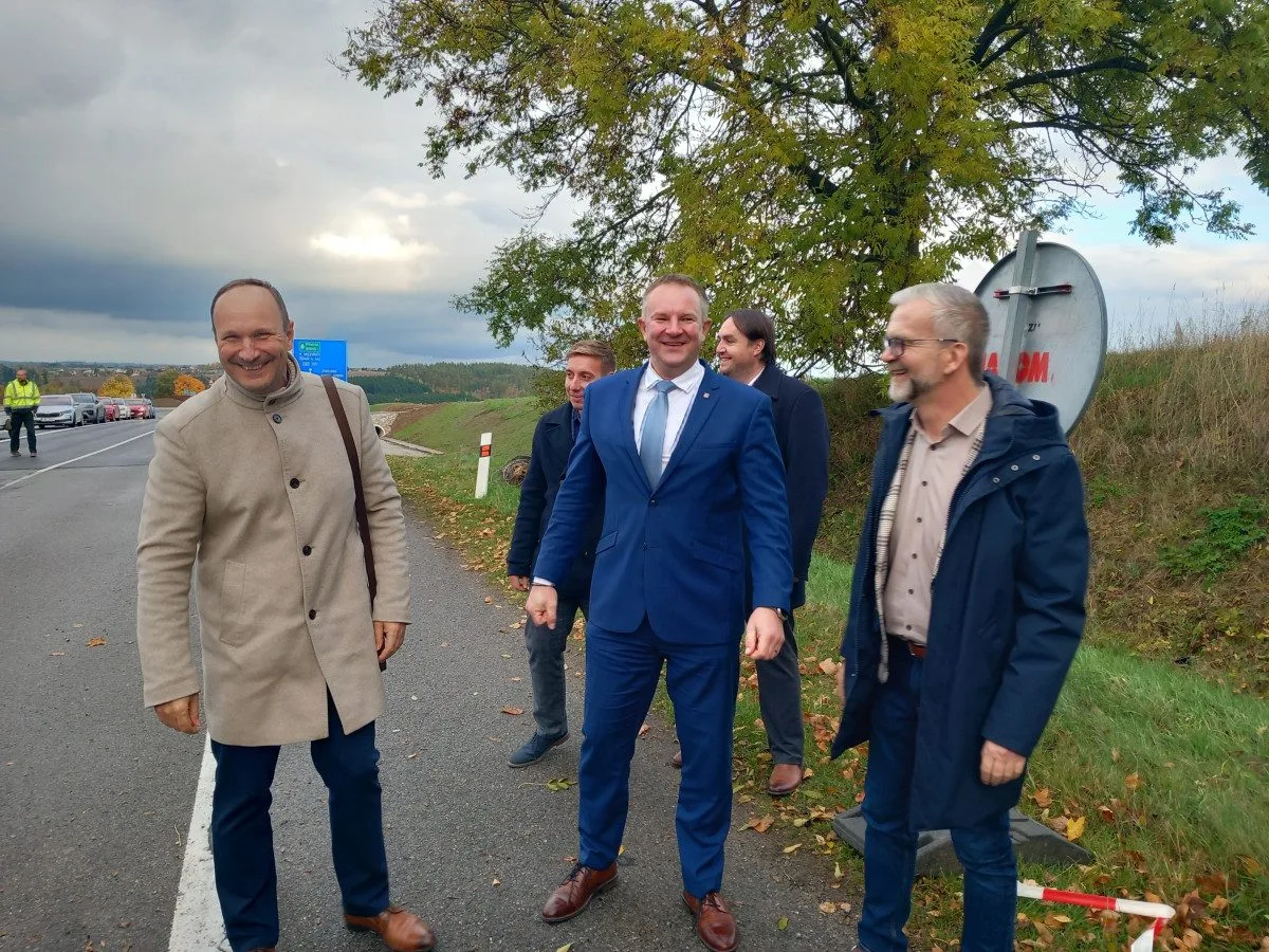 FOTO: Jihovýchodní obchvat Jihlavy se otevírá, řidiči ho mohou využívat v celé délce