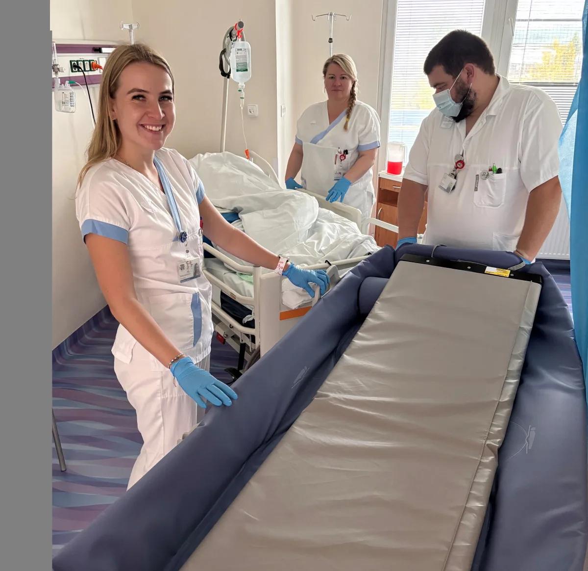 Jihlavská interna má nová sprchovací lůžka. Pomohou imobilním pacientům