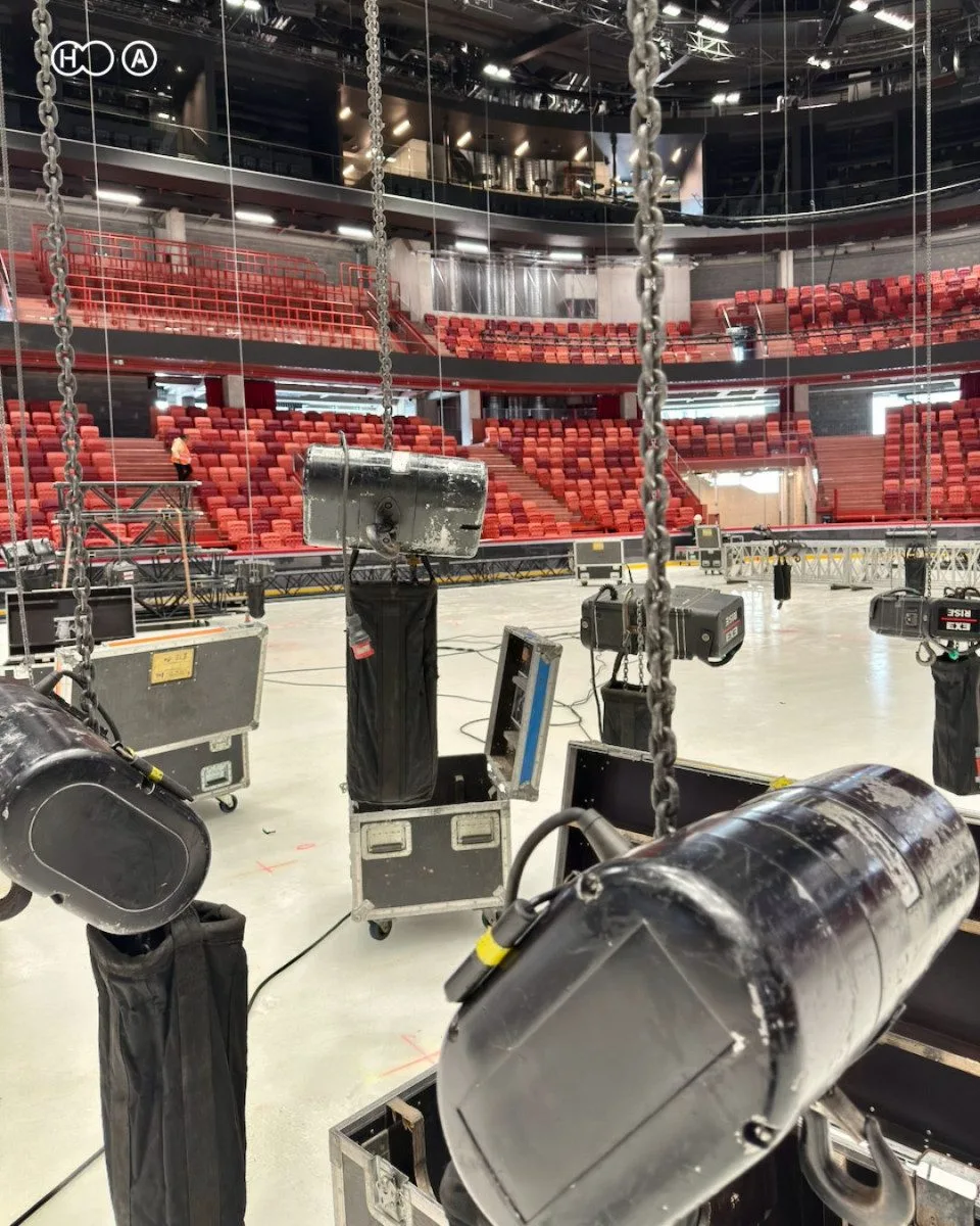 FOTO: Horácká aréna se chystá na sobotní show. Do města má přinést 50 miliard korun