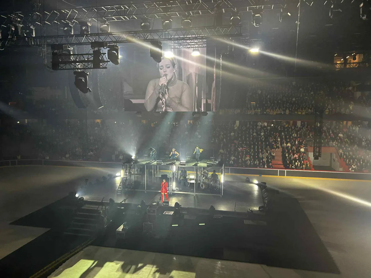 FOTO: Horácká aréna se slavnostně otevírá, koncert Ewy Farné právě začal