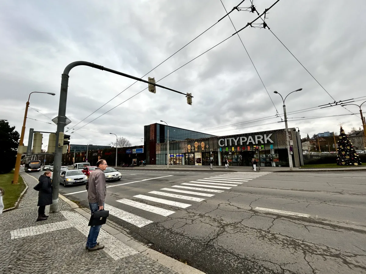 Vylepšené semafory v Jihlavě. Budou umět reagovat na aktuální dopravní situaci