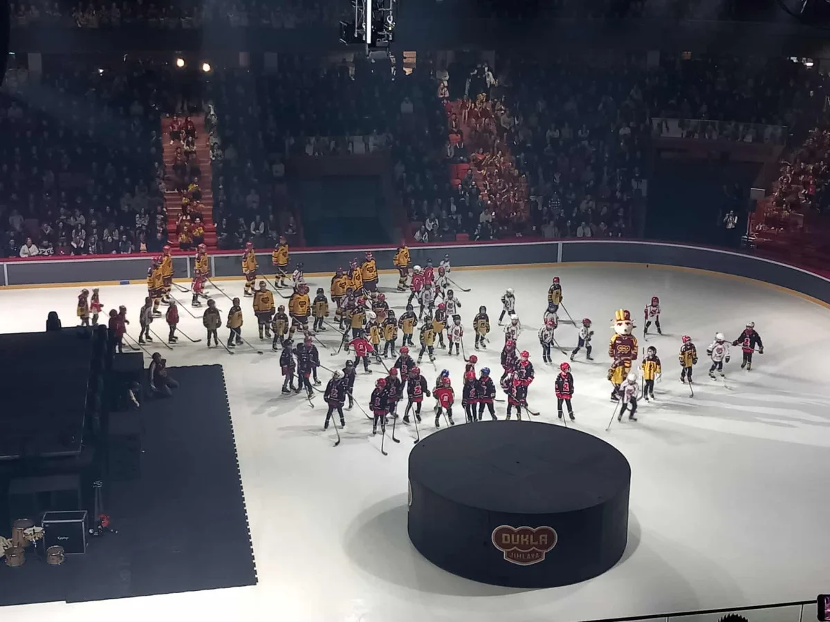 Neúčast malých hokejistů z Třebíče v aréně souvisela s jejich sportovním programem
