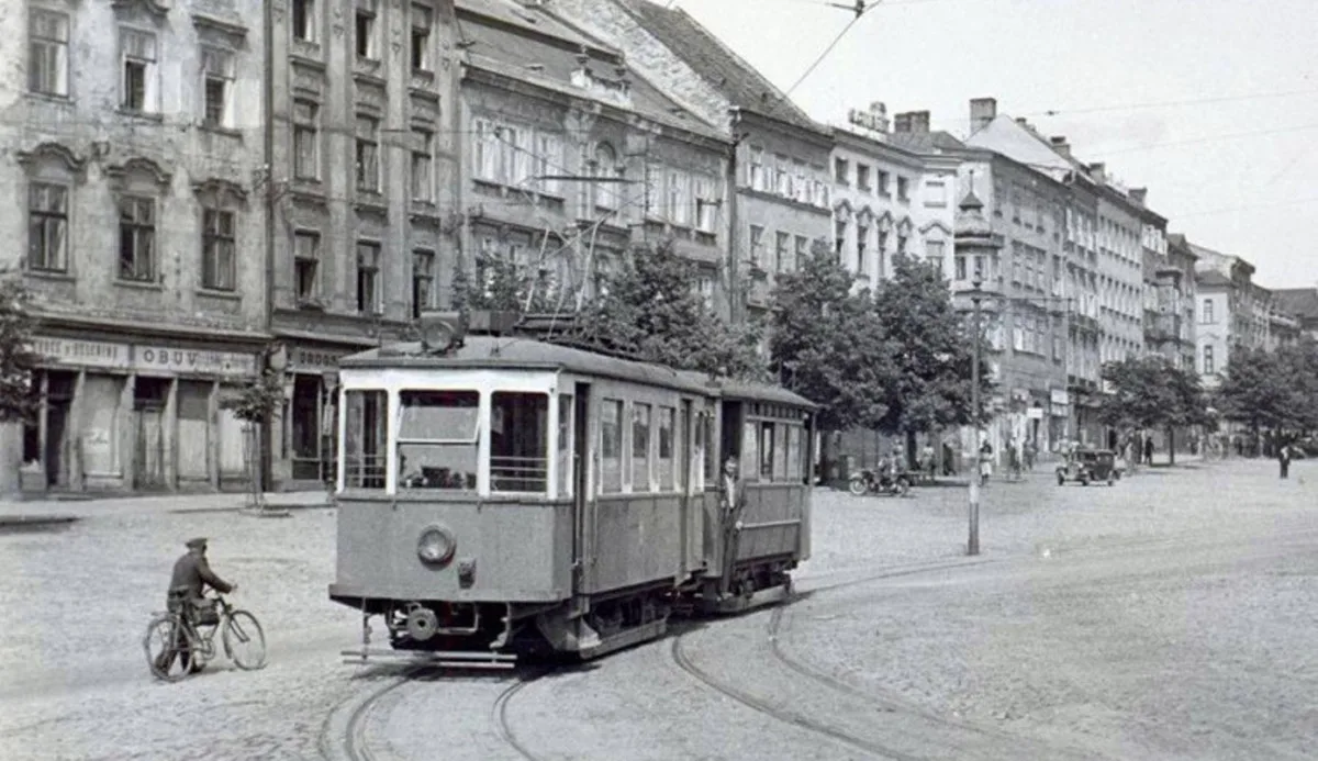 Fotografie z roku 1947, tramvaj na jihlavském Masarykově náměstí. Foto: Josef Dufek