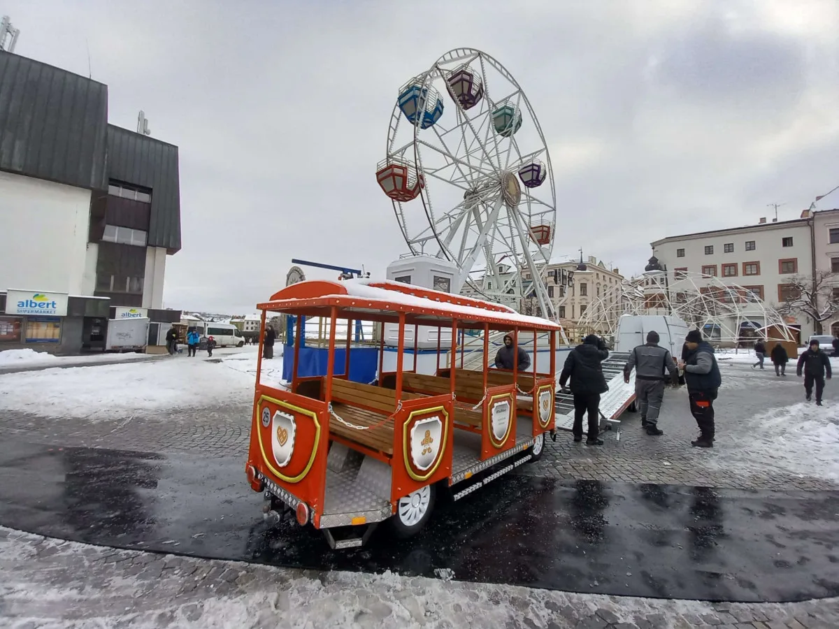 Přípravy na zahájení adventu v Jihlavě jdou do finále. Podívejte se na náměstí